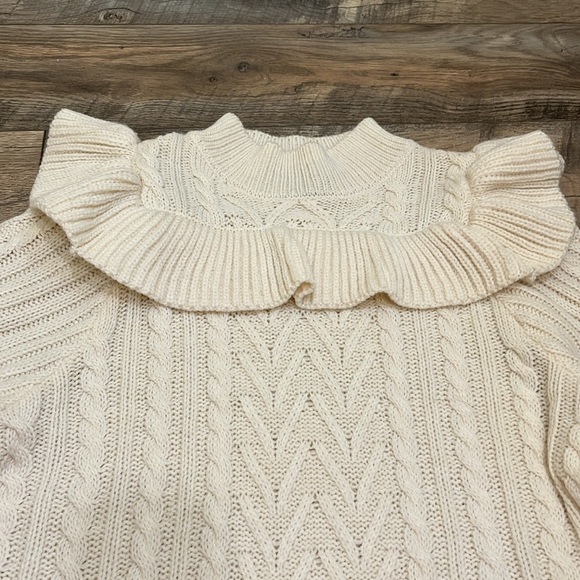 Cableknit Ruffled pullover sweater - Picture 3 of 10